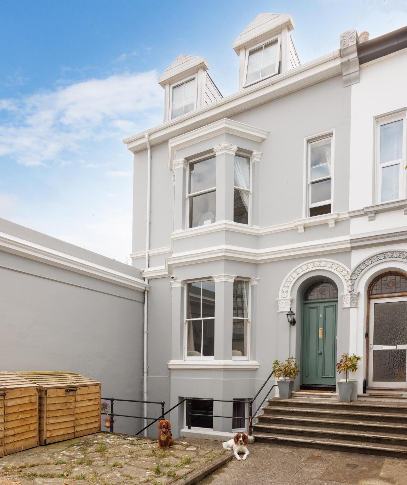 New Luxury For 2024 - Central Plymouth House - Sleeps 10 - Access To Plymouth Town - Close To The Barbican - Pets Welcome - Parking Available - By Luxe Living By Sophia Exteriér fotografie
