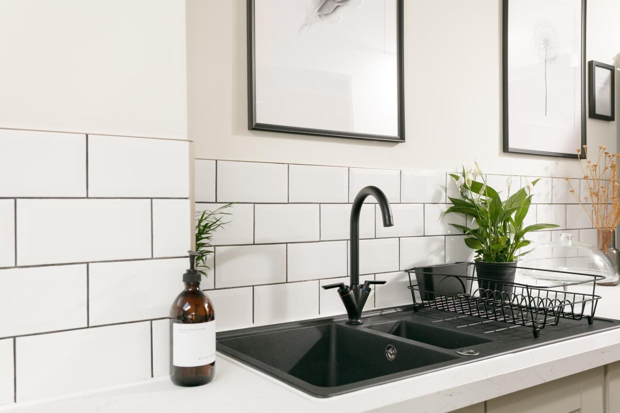 New Luxury For 2024 - Central Plymouth House - Sleeps 10 - Access To Plymouth Town - Close To The Barbican - Pets Welcome - Parking Available - By Luxe Living By Sophia Exteriér fotografie