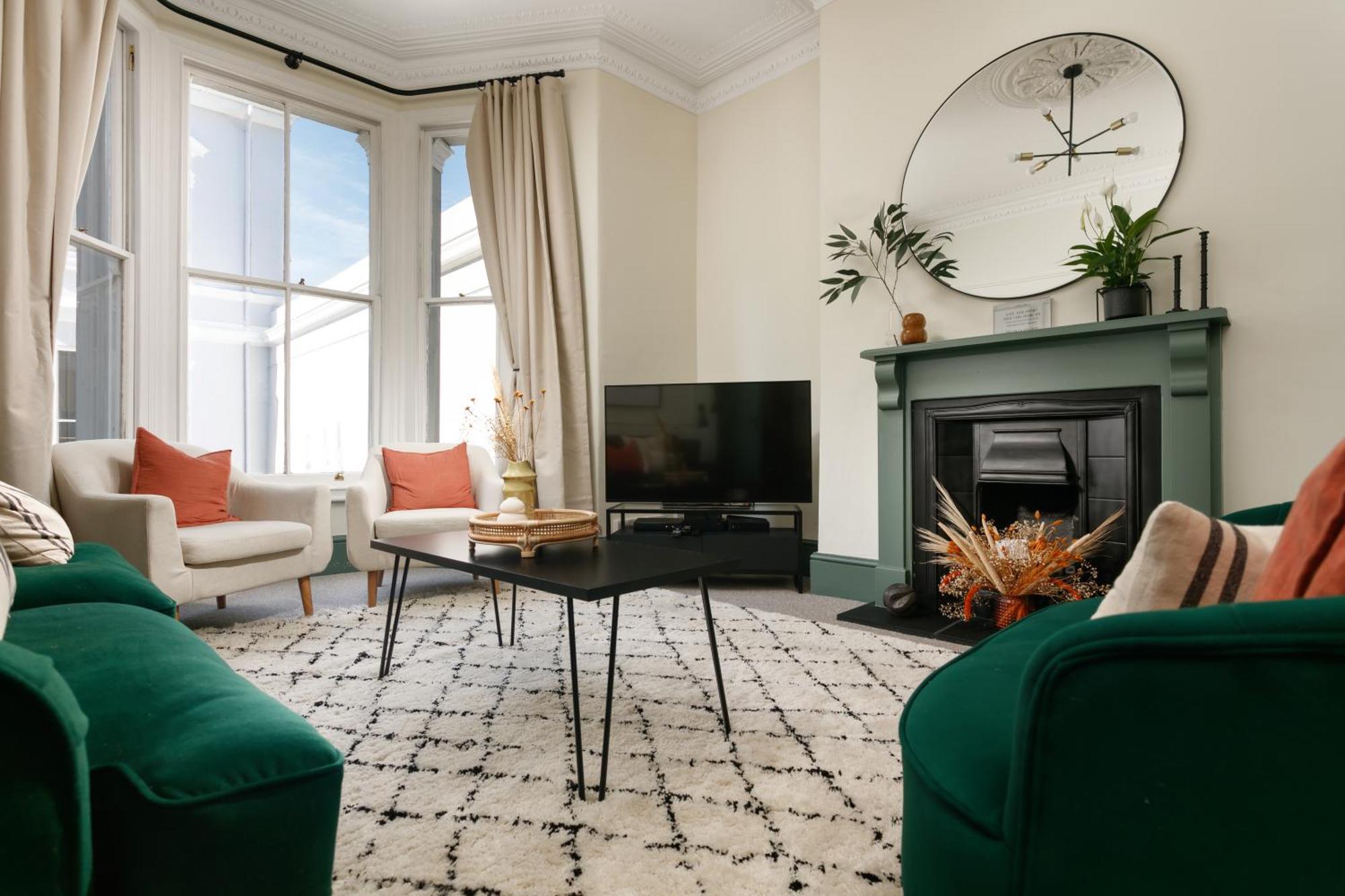 New Luxury For 2024 - Central Plymouth House - Sleeps 10 - Access To Plymouth Town - Close To The Barbican - Pets Welcome - Parking Available - By Luxe Living By Sophia Exteriér fotografie
