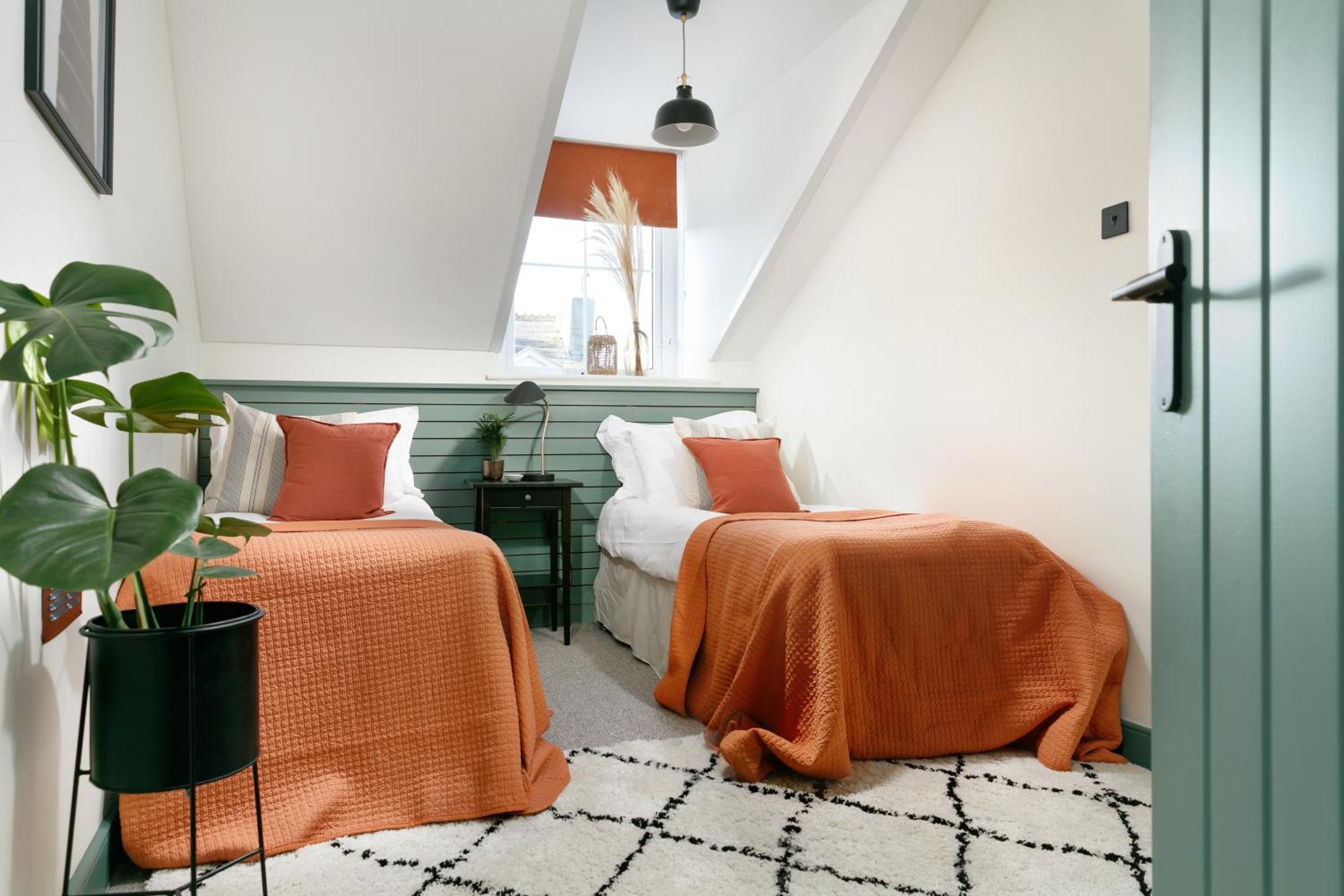 New Luxury For 2024 - Central Plymouth House - Sleeps 10 - Access To Plymouth Town - Close To The Barbican - Pets Welcome - Parking Available - By Luxe Living By Sophia Exteriér fotografie